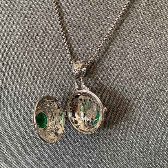 FREE with Purchase New beautiful silver tone locket pendant - Picture 4 of 4